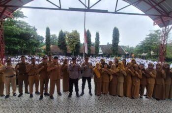 Cegah Tawuran Pelajar, Polisi Berikan Edukasi Kamtibmas dalam Upacara Bendera di SMPN 1 Puncu