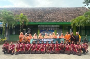Berbagi Takjil SMPN 1 Puncu: Menebar Kebaikan di Bulan Ramadan